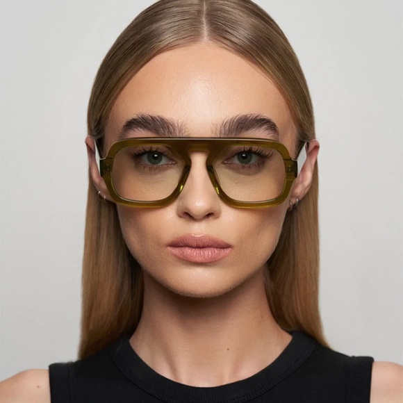 Stylish Green Sunglasses - Picture 3 of 3